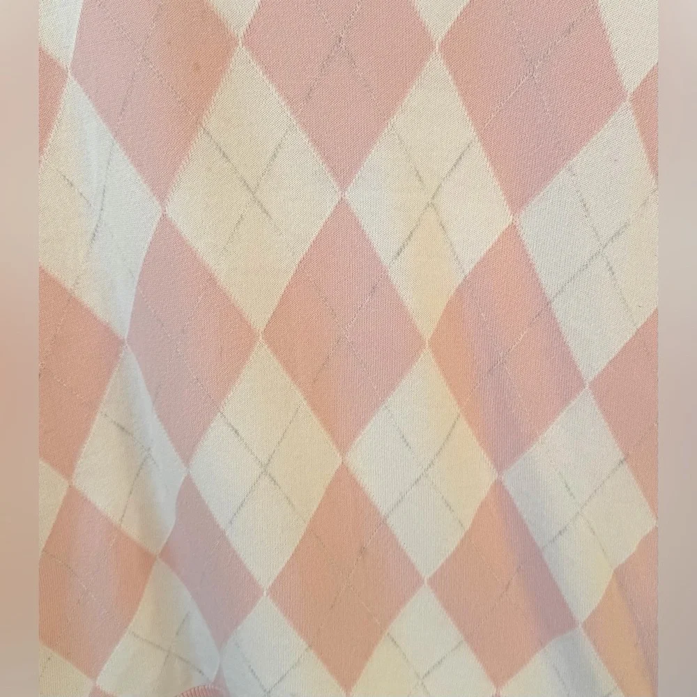 Tommy Hilfiger Light Pink and White Argyle V-Neck Sweater - Picture 2 of 5